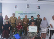 Dompet Dhuafa Bersama Kecamatan Rancabungur Salurkan 31 Bantuan untuk Disabilitas dan Lansia