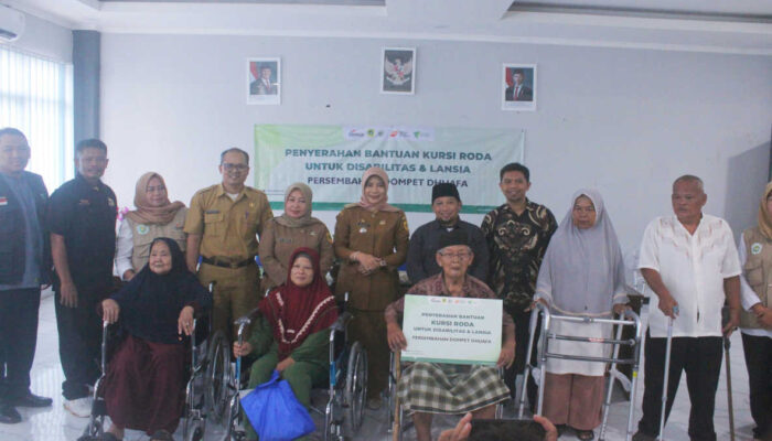 Dompet Dhuafa Bersama Kecamatan Rancabungur Salurkan 31 Bantuan untuk Disabilitas dan Lansia