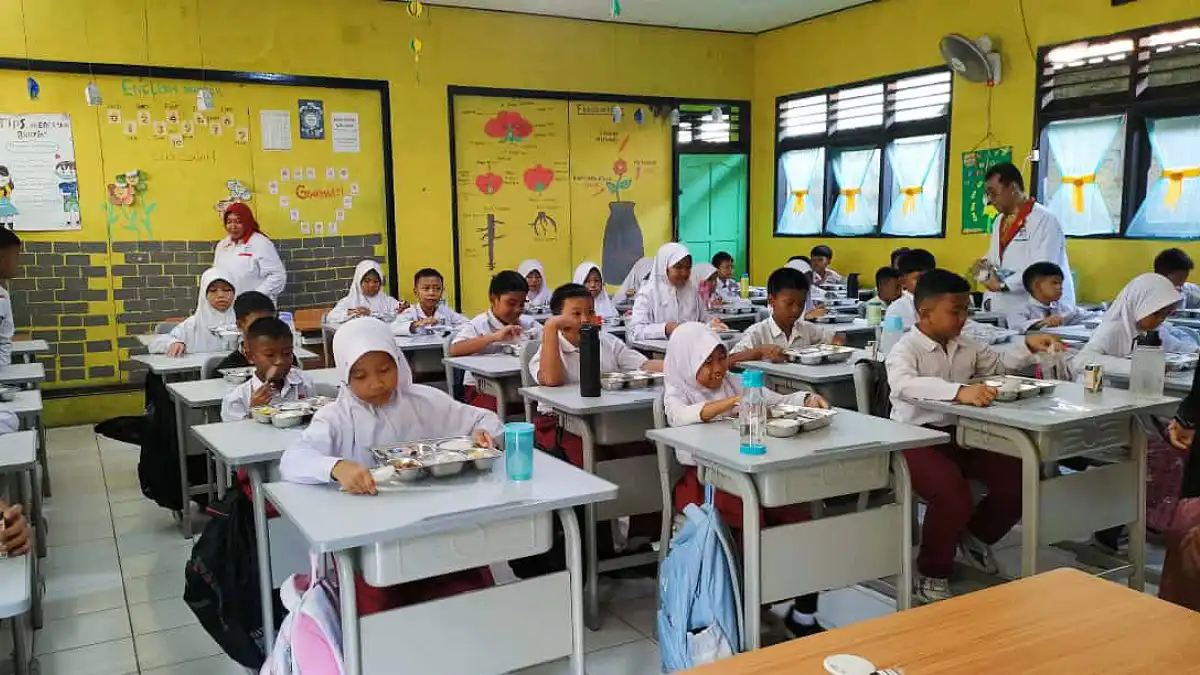Uji Coba Makan Bergizi Gratis di SDN Bubulak 2