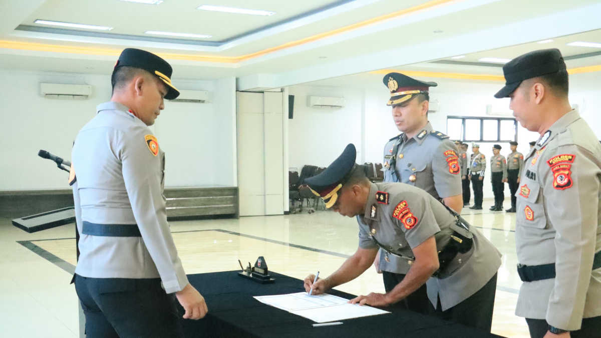 Kompol Edison Jabat Kapolsek Cileungsi Gantikan Kompol Wahyu Maduransyah Putra Kompol Edison.