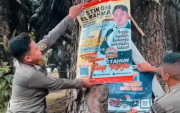 Satpol PP Kecamatan Cigudeg Turunkan Spanduk dan Banner Tanpa Izin