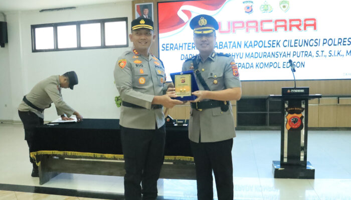 Kompol Edison Jabat Kapolsek Cileungsi Gantikan Kompol Wahyu Maduransyah Putra Kompol Edison.