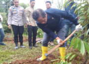 Berkunjung ke wilayah Kecamatan Nanggung, Menteri LHK Tanam Pohon di Desa Bantarkaret pangkal