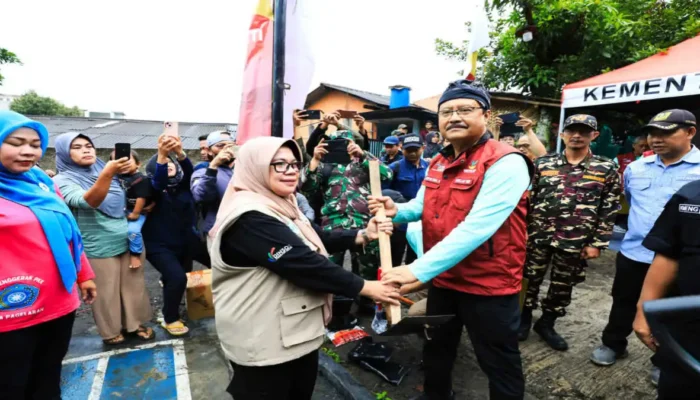 Mensos Bareng Komeng Bersihkan Kali Cikole Pagelaran Ciomas Kabupaten Bogor