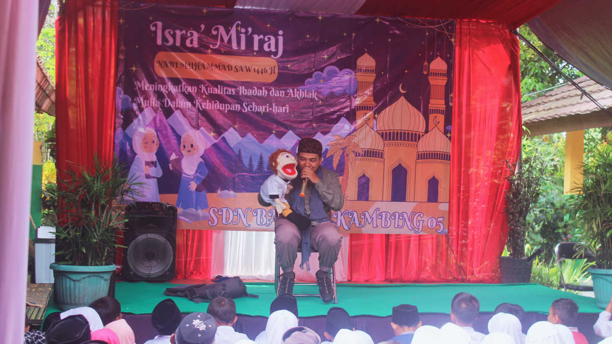 Peringatan Isra Mikraj SDN Bantarkambing 05 Hadirkan Kak Fajar Peringatan Isra Mikraj