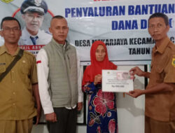 Warga Desa Mekarjaya Sumringah, Jelang Lebaran Terima BLT Rp 900 Ribu
