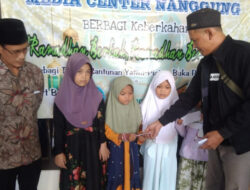 Media Center Nangung Santuni Yatim dan Bagi-bagi Takjil