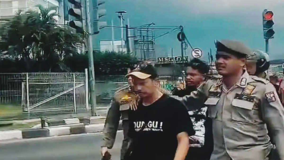 Rumah Kreatif Keboen Sastra Sesalkan Tindakan Razia Sapu Bersih Terhadap Musisi Jalanan Rumah Kreatif Keboen Sastra Sesalkan Tindakan Razia Sapu Bersih Terhadap Musisi Jalanan