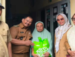 “Bogor Nyaah ka Indung” Lurah di Kota Bogor Kompak Sambangi Rumah Kaum Ibu Lansia