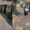 Jalan Penghubung Desa Sukaraja dan Sukatani Rusak Parah