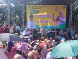 Puncak Pasirgaok Award ke-2, Pemdes Hadirkan Mamah Dedeh hingga Tebar Penghargaan