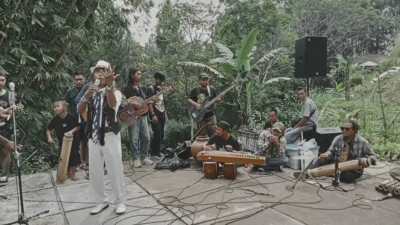 Empati Kepada Kaum Buruh, Penggiat Seni dan Budaya Berekspresi Lewat Panggung Seni