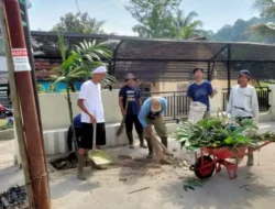 Sabtu Bersih, Pemdes dan Warga Mekarjaya Cigudeg Rutin Bersihkan Kampung