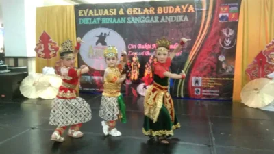 Unjuk Kabisa, Sanggar Andika Pukau Pengunjung Mall BTM