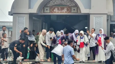 432 Jamaah Haji Kota Bogor Dilepas Isak Tangis Keluarga