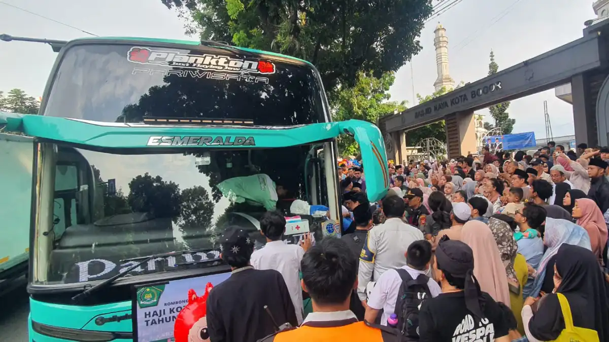 432 Jamaah Haji Kota Bogor Dilepas Isak Tangis Keluarga