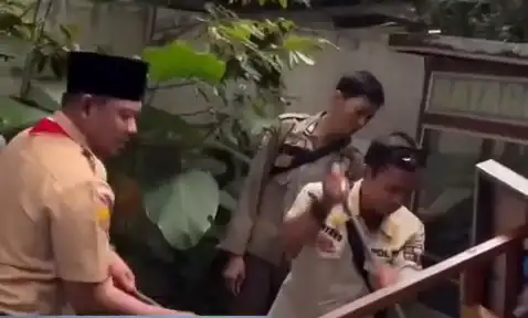 Camat Bogor Timur Sebut Penertiban dan Pemusnahan Gerobak PKL Atas Arahan Wali Kota Camat Bogor Timur Sebut Penertiban dan Pemusnahan Gerobak PKL Atas Arahan Wali Kota