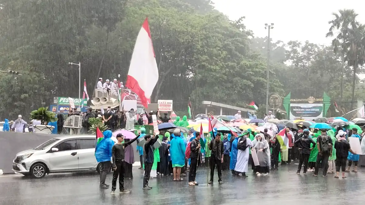 Ribuan Umat Islam Bogor Tunjukkan Solidaritas Untuk Palestina di Tugu Kujang Ribuan Umat Islam Bogor Tunjukkan Solidaritas Untuk Palestina di Tugu Kujang