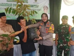 Kapolsek Dramaga Apresiasi Gerakan Penghijauan di Desa Sukawening