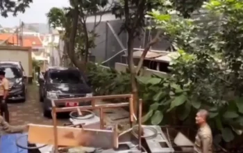 Kasatpol PP Kota Bogor Sebut Penghancuran Gerobak PKL Pemusnahan Barbuk Kasatpol PP Kota Bogor Sebut Penghancuran Gerobak PKL Pemusnahan Barbuk