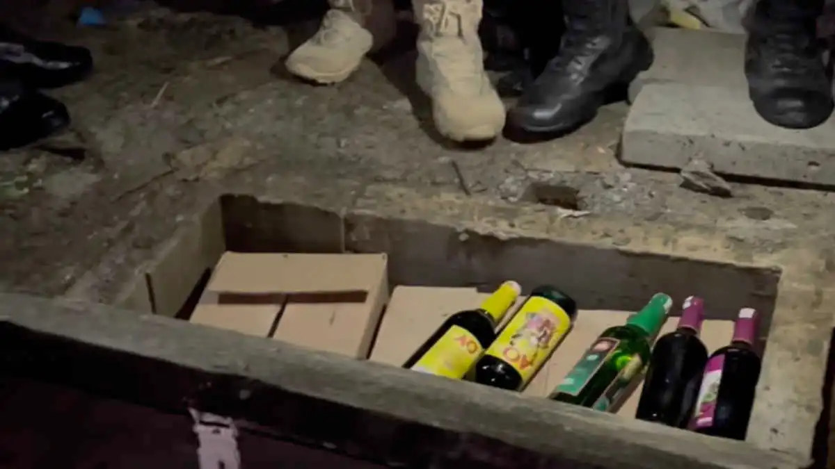 Petugas Gabungan Kecamatan Bogor Timur Temukan Bungker Penyimpanan Miras