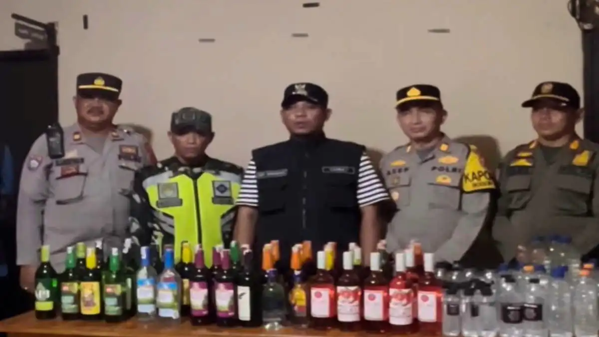 Petugas Gabungan Kecamatan Bogor Timur Temukan Bungker Penyimpanan Miras