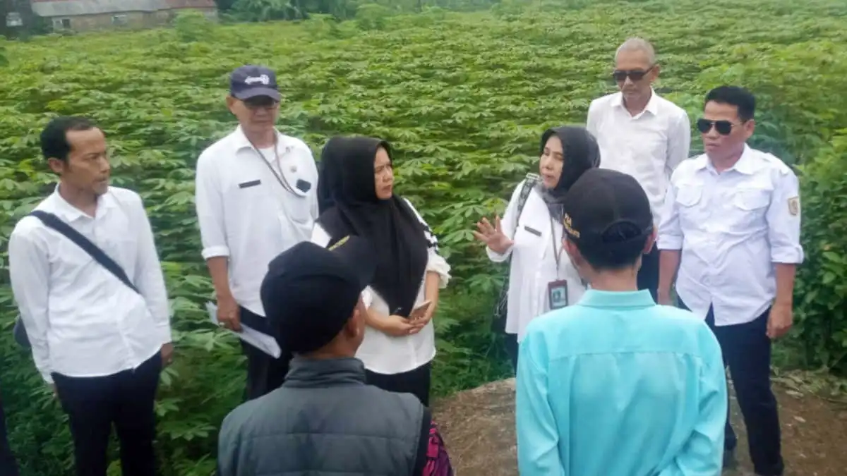 Pemdes Sukawening Manfaatkan Bankeu Untuk Bangun Jalan