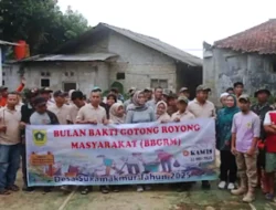 Pemdes Sukamakmur Ciomas Kompak Bersihkan Lingkungan