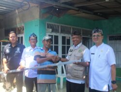Atap 2 Rumah Warga di Bantarsari Ambruk, Kecamatan Rancabungur Kembali Berikan Bantuan Bahan Material