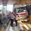 Diduga Rem Blong Truk Tabrak 2 Mobil di Tol Ciawi