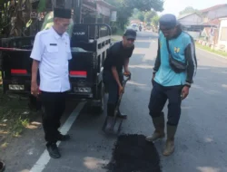 Tanggapi Keluhan Warga, Pemdes Rancabungur Bersama UPT Infrastruktur VIII Parung Tambal Jalan Berlubang