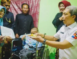 Dedie Rachim Dampingi Perekaman KTP-el Warga Difabel di Kelurahan Babakan