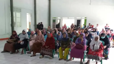 Jelang Idul Adha Pemdes Kota Batu Ciomas Salurkan BLT Jelang Iduladha Pemdes Kota Batu Ciomas Salurkan BLT