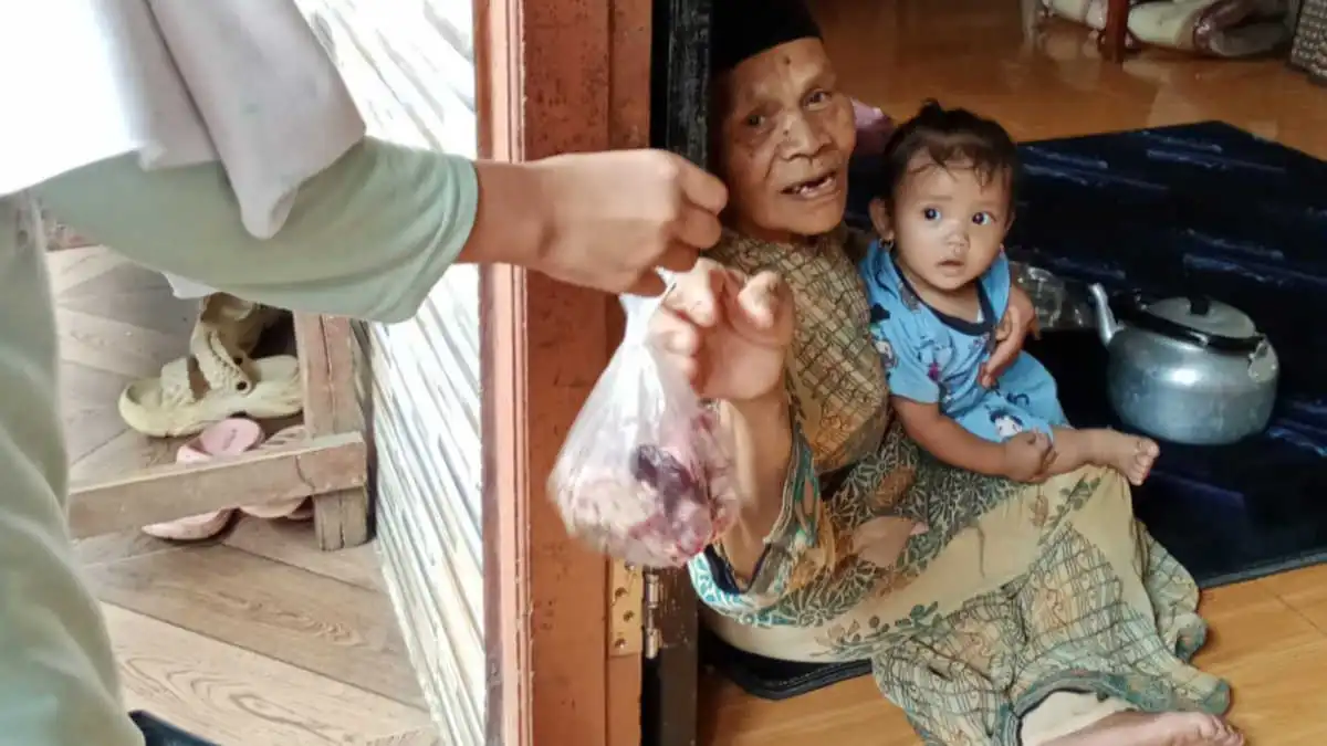 Iduladha Bahagia, Daya Putra Bangsa Bagikan 100 Paket Daging Kurban