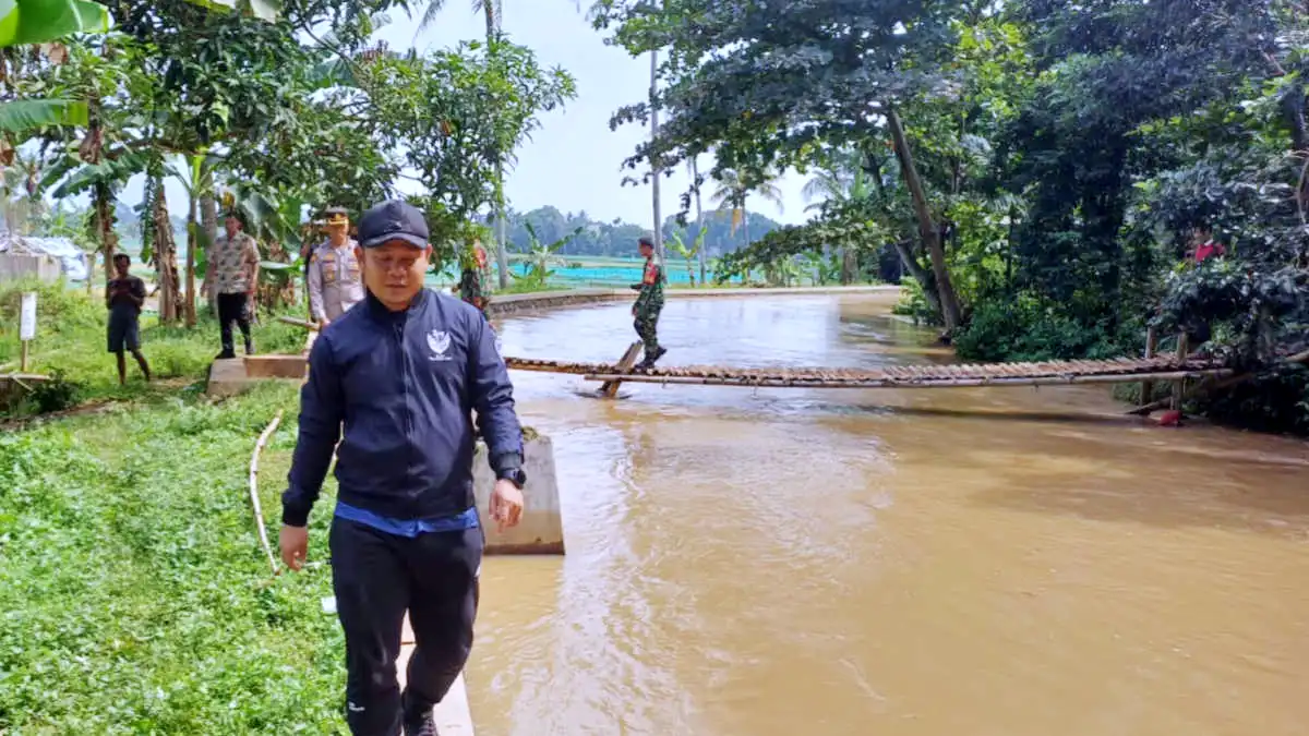 2 Tanggul Kali Cibeuteng Ciseeng Jebol, Ratusan Ikan Terbawa Air Sungai