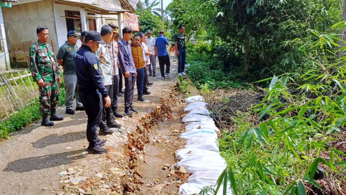 2 Tanggul Kali Cibeuteng Ciseeng Jebol, Ratusan Ikan Terbawa Air Sungai