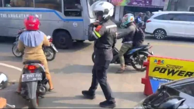 Satlantas Polres Bogor Kawal Ibu Hamil di Tengah  Pelaksanaan One Way