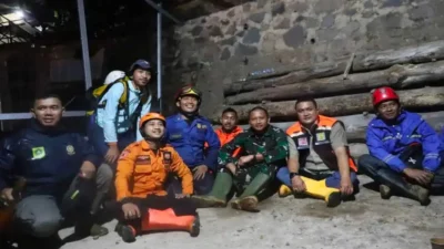 Longsor di Cisarua, 3 orang Selamat dan 2 Menunggal Dunia