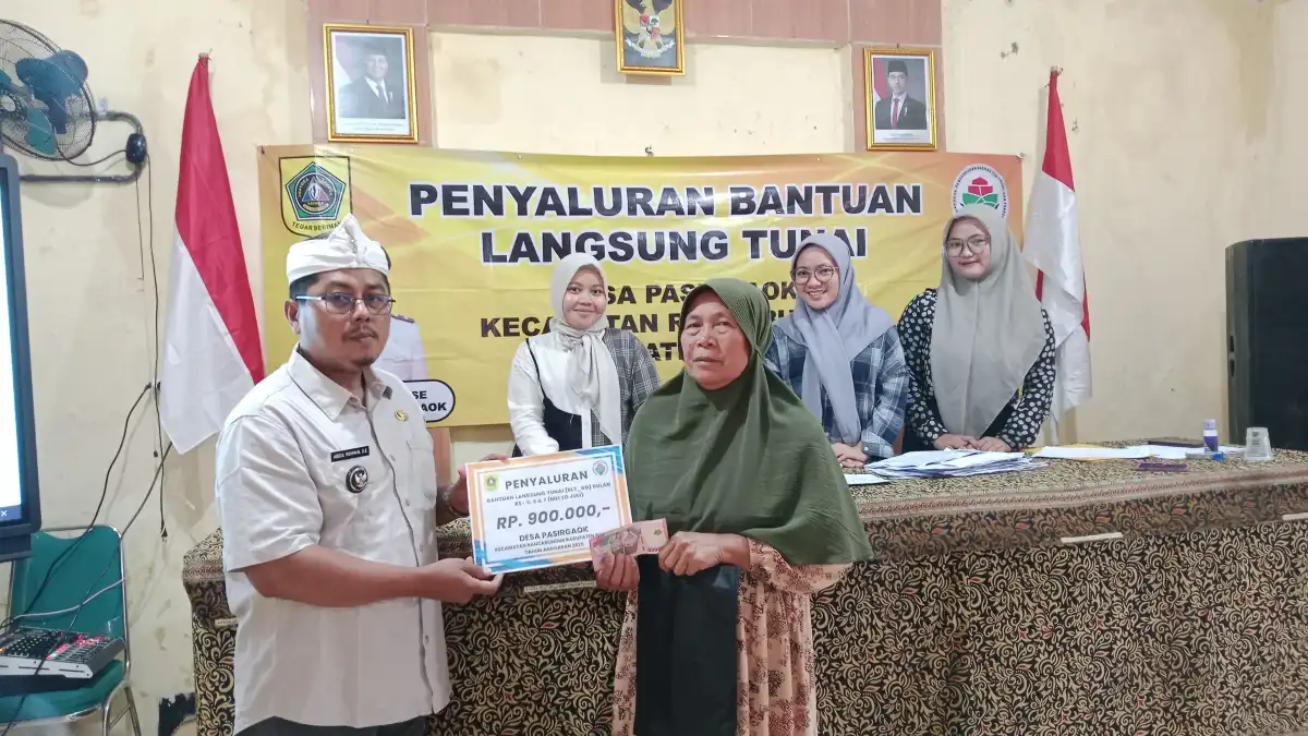 Asyik, 58 Warga Pasirgaok Dapat BLT Dana Desa