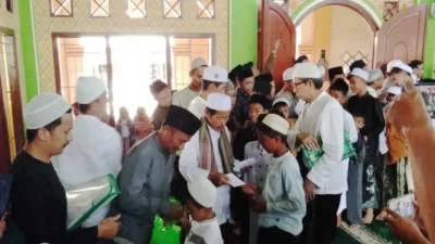 95 Anak Yatim di Kampung Cilubang Desa Sukadamai Dramaga Terima Santunan