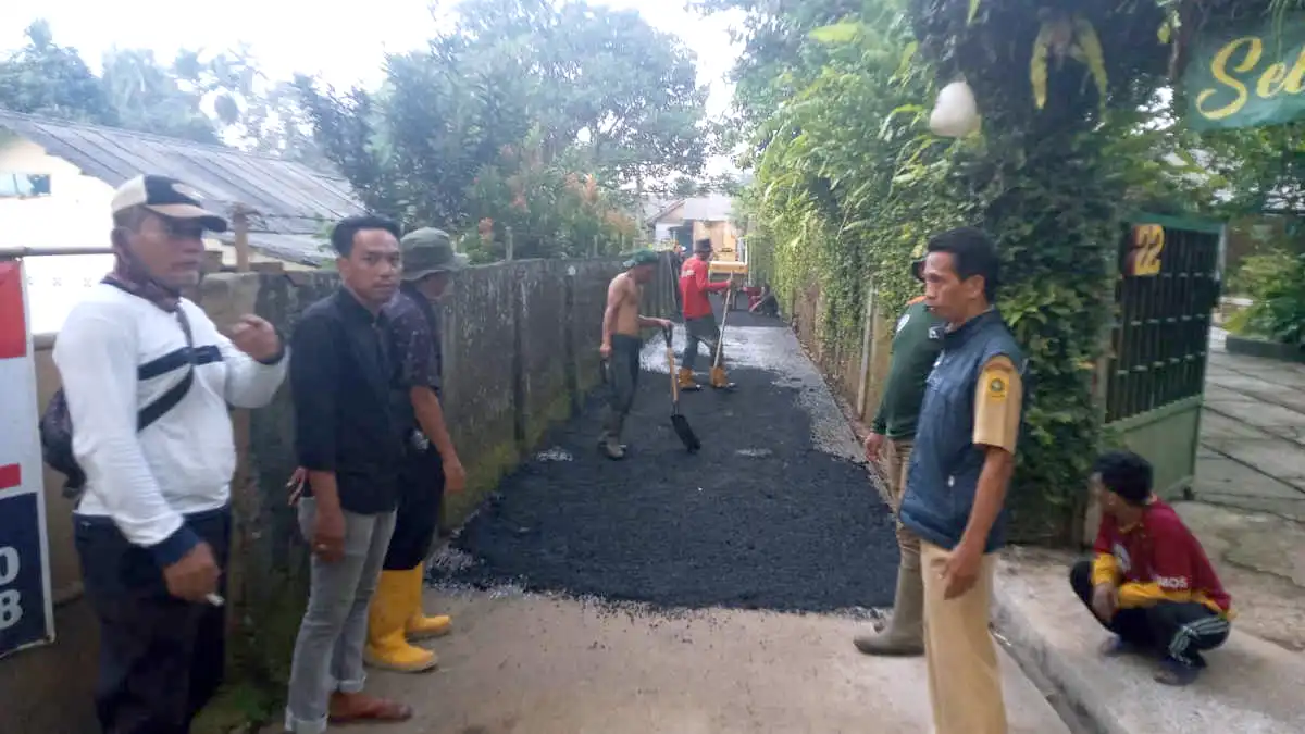 Bankeu infrastruktur Desa Cair, Pemdes Sukadamai Hotmik Jalan Kampung