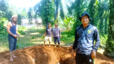 Pemdes Cimulang Gelar Kerja Bakti Bersihkan Sampah Pemdes Cimulang Gelar Kerja Bakti Bersihkan Sampah