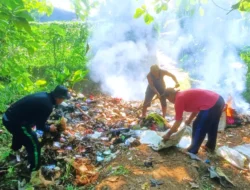 Pemdes Cimulang Gelar Kerja Bakti Bersihkan Sampah