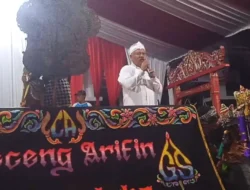 Ribuan Warga Ciomas Antusias Saksikan Pagelaran Wayang Golek