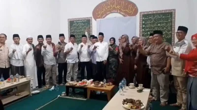 Jaro Ade Ajak Warga Ciomas Perkuat Iman dan Takwa Serta Waspada Bahaya Narkoba Jaro Ade Ajak Warga Ciomas Perkuat Iman dan Takwa Serta Waspada Bahaya Narkoba