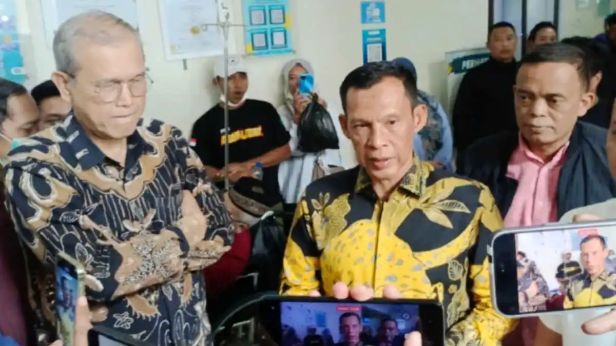 Jaro Ade Pastikan Korban Ambruk Majelis Taklim Biaya Rumah Sakit Ditanggung Pemerintah Jaro Ade Pastikan Korban Ambruk Majelis Taklim Biaya Rumah Sakit Ditanggung Pemerintah
