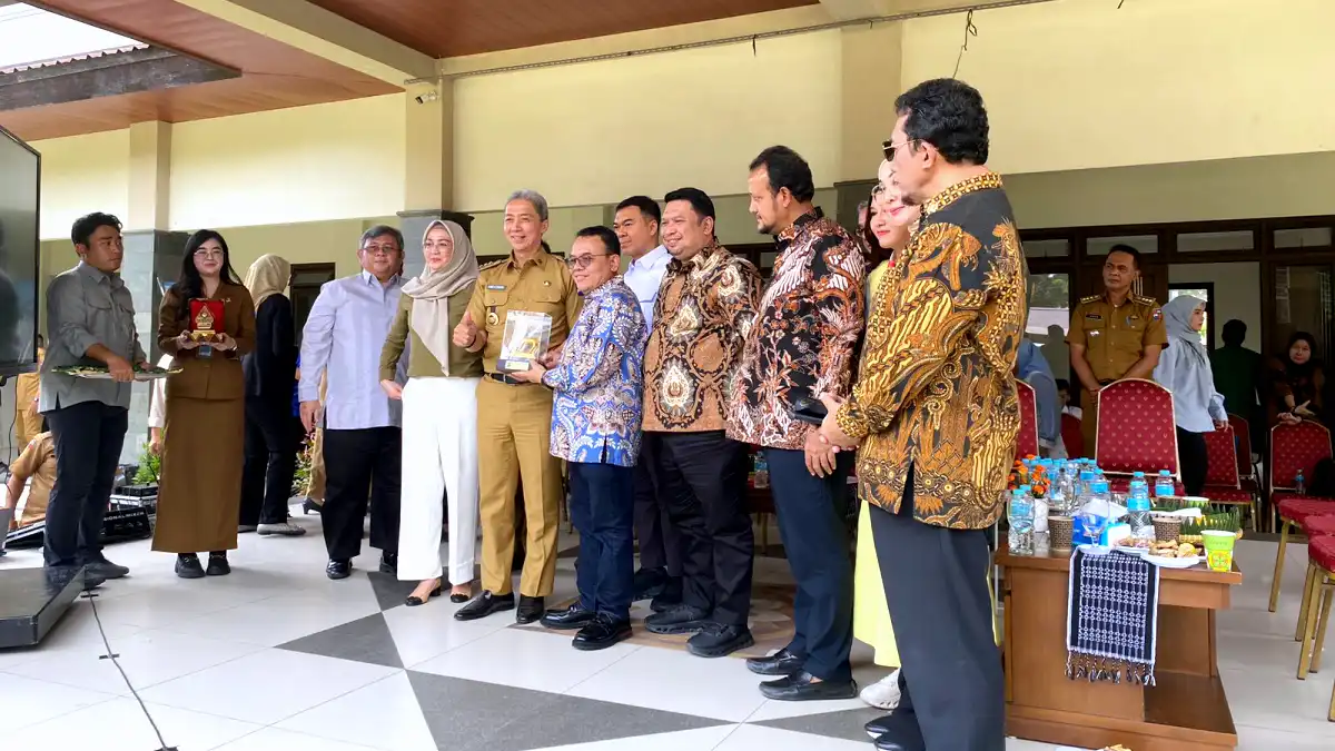 Komisi VII DPR RI Sambangi Museum Bumi Ageung Batutulis Komisi VII DPR RI Sambangi Museum Bumi Ageung Batutulis, Dedie Paparkan Destinasi Wisata Kota Bogor