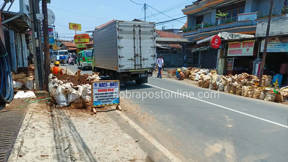 Pekerjaan Peremajaan Pipa Saluran Air Perumda Tirta Pakuan Kota Bogor Tidak Transparan, Ada Apa?