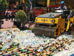 Polresta Bogor Kota Musnahkan 38.875 Botol Miras Hasil Razia di Kota Bogor