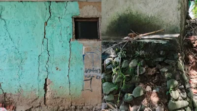 Rumah Wanita Tua di Semplak Barat Bogor Hampir Ambruk